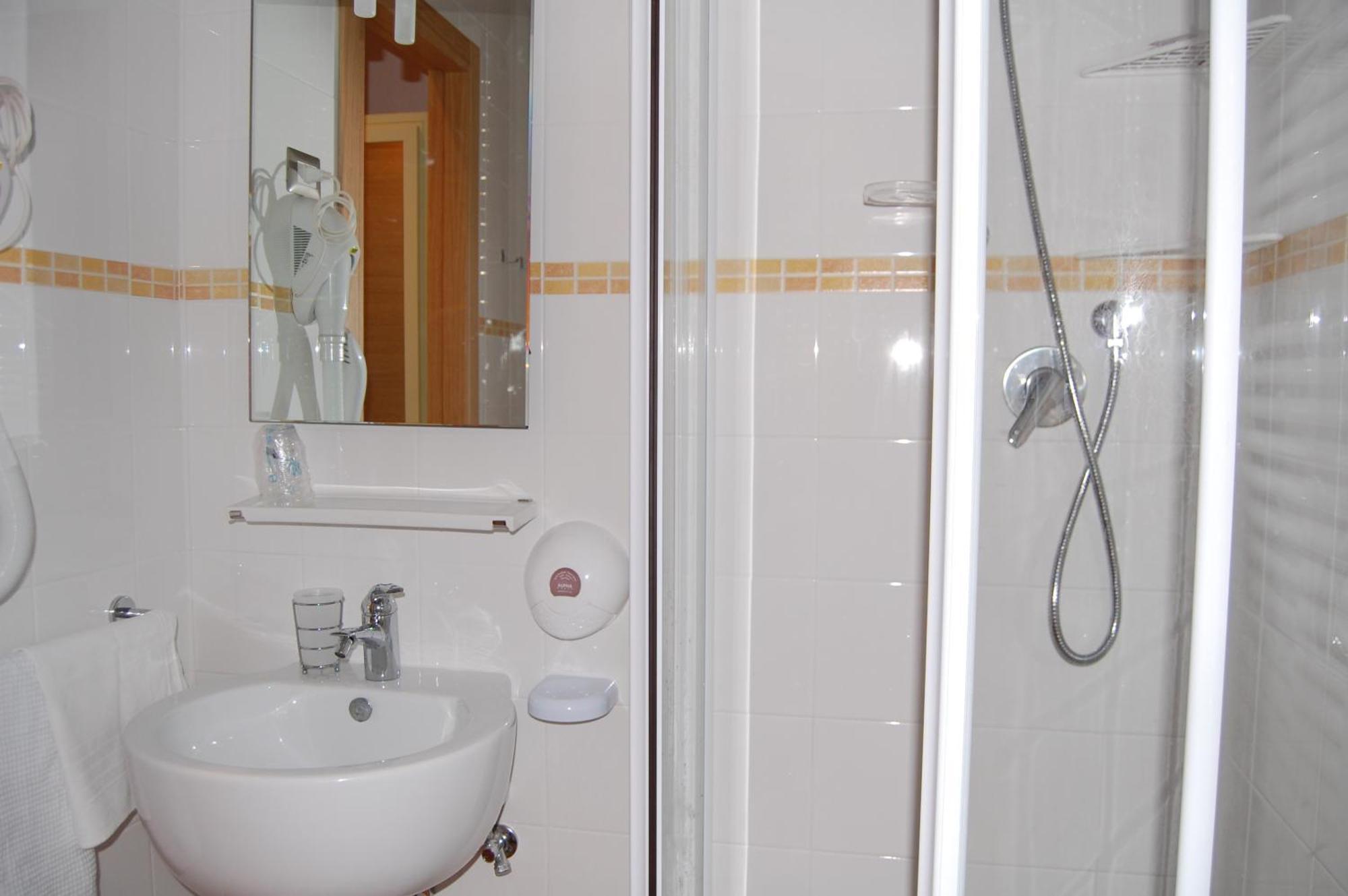 Hotel Centrale San Benedetto del Tronto Esterno foto