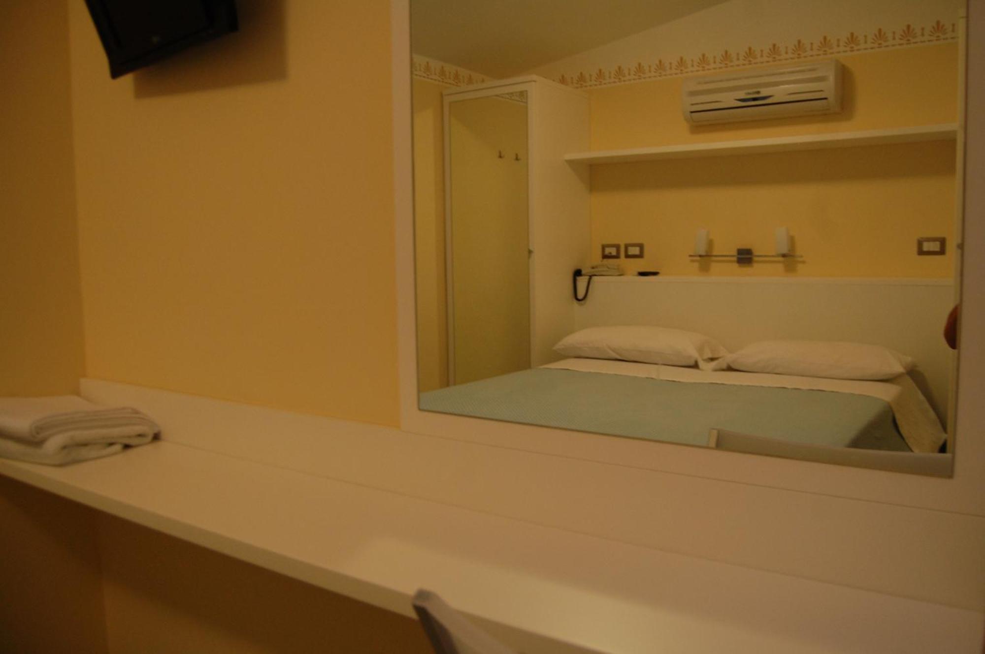 Hotel Centrale San Benedetto del Tronto Esterno foto