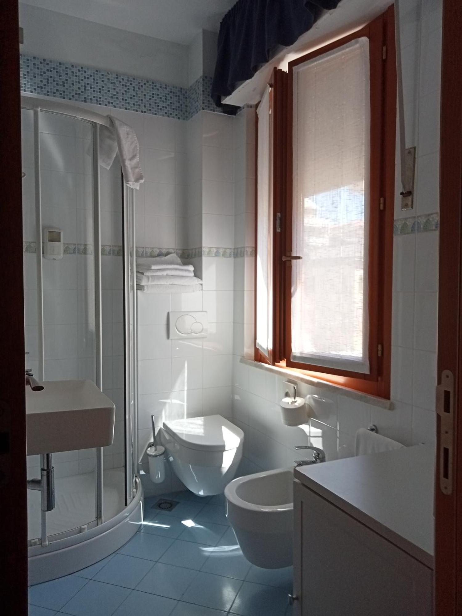 Hotel Centrale San Benedetto del Tronto Esterno foto