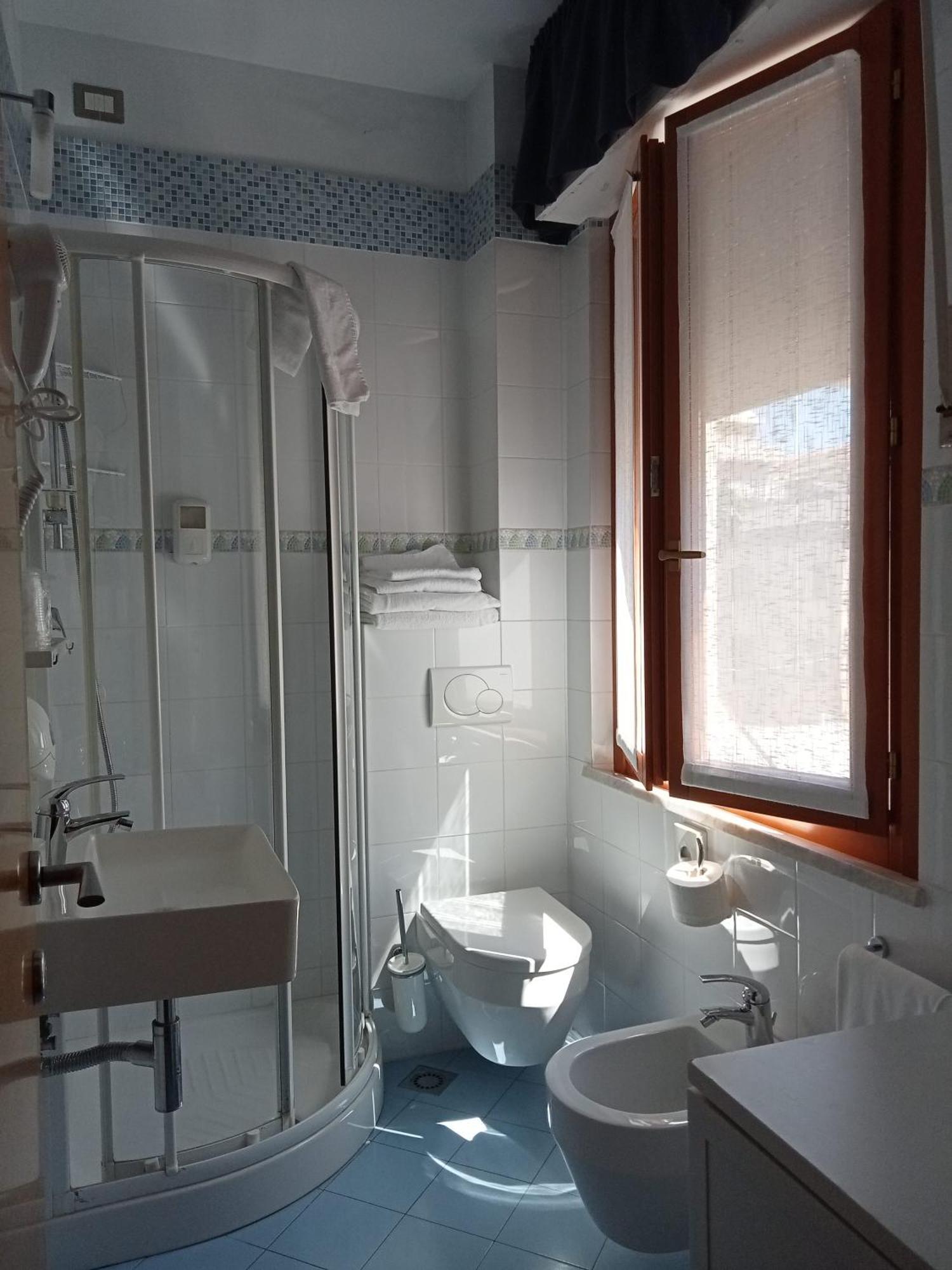 Hotel Centrale San Benedetto del Tronto Esterno foto