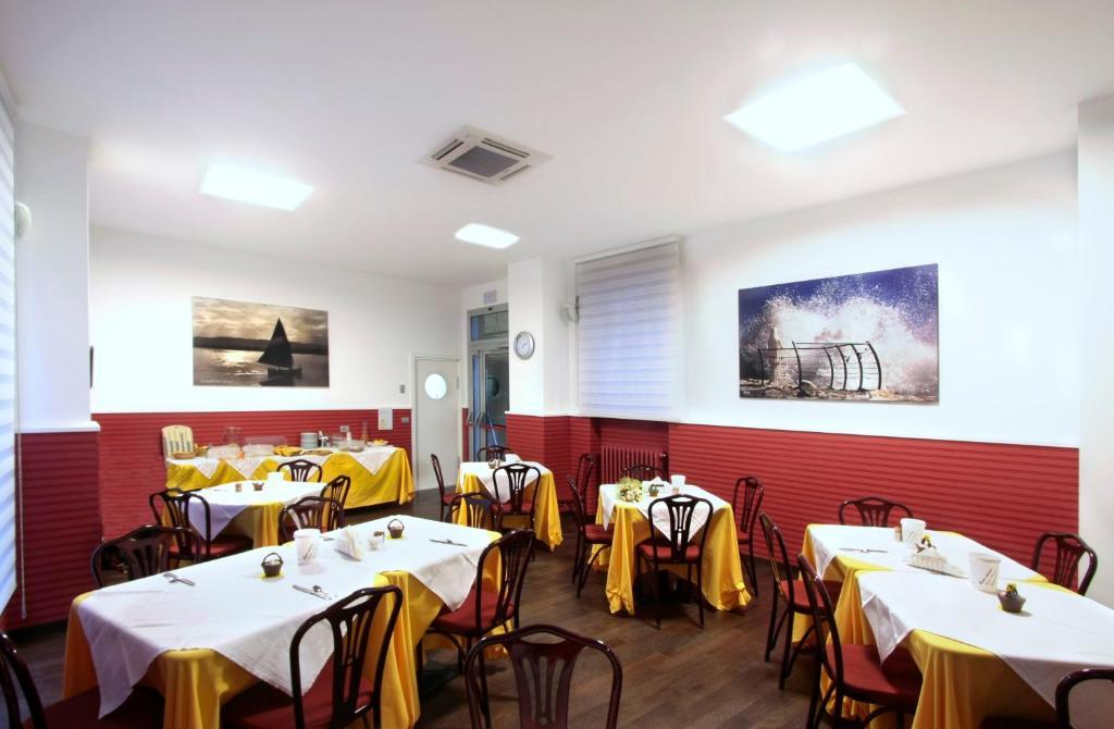 Hotel Centrale San Benedetto del Tronto Esterno foto